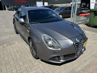 damaged passenger cars Alfa Romeo Giulietta 1.6 JTD Distinctive 2013/11