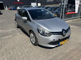 Unfallwagen Renault Clio 1.5 DCI 5-drs airco 2015/8