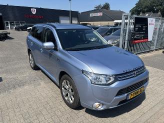 skadebil auto Mitsubishi Outlander 2.0 PHEV Instyle NAP 2014/4