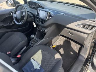 Peugeot 208 1.2 5-drs airco picture 10