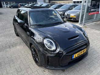 Schadeauto Mini Electric MINI Yours 33 kWh Pano 2021/7