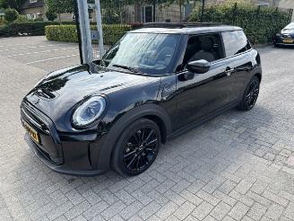 Mini Electric MINI Yours 33 kWh Pano picture 3