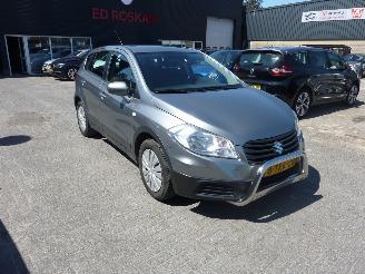 Damaged car Suzuki SX4 S-CROSS 1.6 2014/3