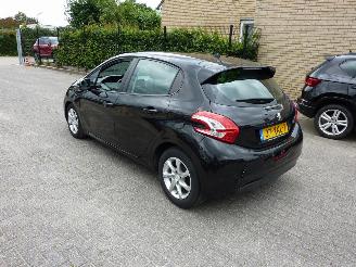 Peugeot 208 1.4 e-HDI BLUE LEASE picture 3
