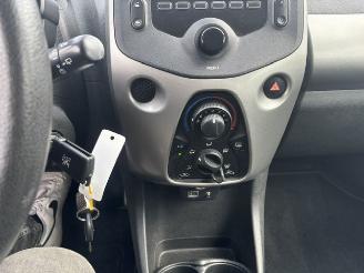 Peugeot 108 1.0 e-VTI 5-drs Airco picture 16