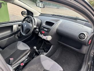 Peugeot 107 1.0 5-drs airco nap picture 8