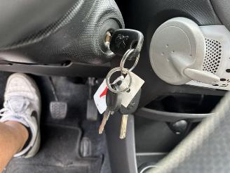 Peugeot 107 1.0 5-drs airco nap picture 14