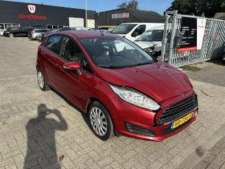 damaged passenger cars Ford Fiesta 1.0 Style 5-drs airco NAP 2015/9