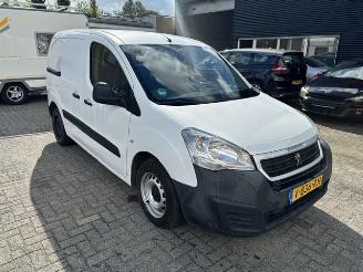 damaged commercial vehicles Peugeot  1.6 HDI Airco NAP 2018/7