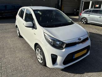 skadebil auto Kia Picanto 1.0 5-drs Comfortline airco 2020/9