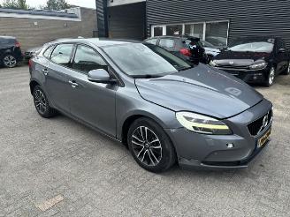 Volvo V-40 2.0D  Automaat Nordic+ picture 2