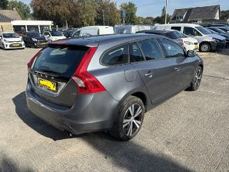 Volvo V-60 2.0 T4 Momentum 190pk picture 3
