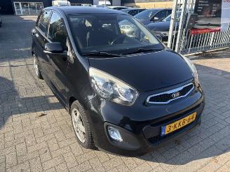 Schadeauto Kia Picanto 1.0 5-drs Plus Pack airco 2013/5
