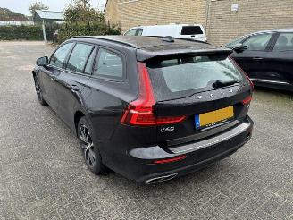 krockskadad bil auto Volvo V-60 2.0 B3 Momentum Advantage Automaat 2020/11