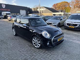Vaurioauto  passenger cars Mini Cooper S 2.0 COOPER S CHILI 2015/1