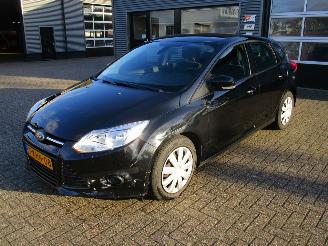 Unfallwagen Ford Focus 1.0 EcoBoost Trend 5drs 2013/4