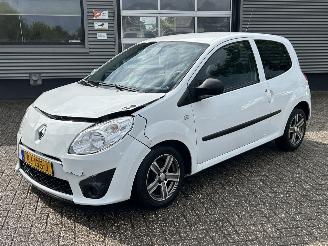 Damaged car Renault Twingo 1.2 Authentigue 2009/11