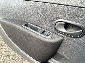 Renault Clio 1.2 TCE Expression picture 16