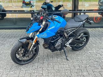 krockskadad bil motor Suzuki  GSX 8S 2025/7