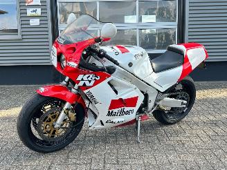 Yamaha FZR 1000  picture 1