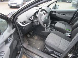 Peugeot 207 SW 1.6 VTI Premiere picture 11