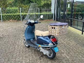 Vespa  LX 50 4T picture 3