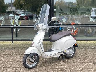 skadebil bromfiets Vespa  Sprint 50 4T 2014/8