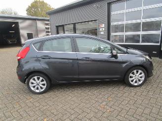 Ford Fiesta 1.25 Ghia 5drs picture 2