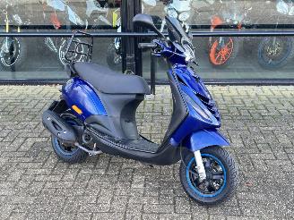 skadebil bromfiets Piaggio  Zip 50 4T 2018/8