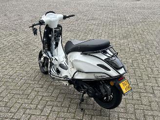 Vespa  Sprint 50 4T picture 5