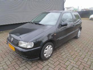 Schadeauto Volkswagen Polo 1.6 automaat 1999/6