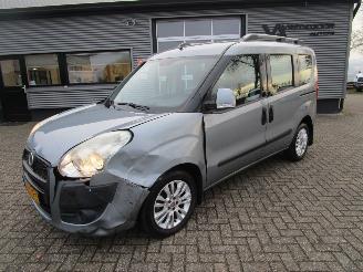 krockskadad bil auto Fiat Doblo 2.0 Multijet Emotion 2010/6