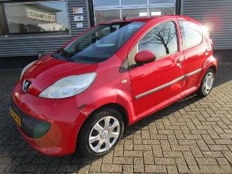 krockskadad bil auto Peugeot 107 1.0-12V XS 5drs 2008/5