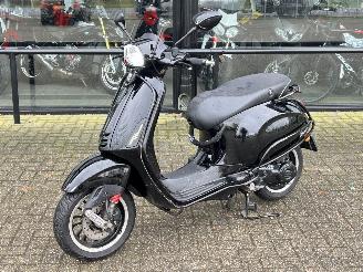 Vespa  Sprint 50 4T picture 1