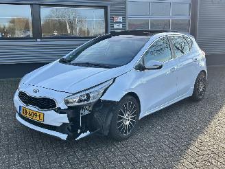 Damaged car Kia Cee d 1.4 CVVT 2015/5