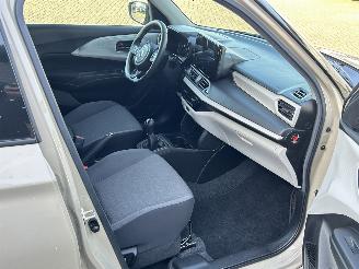 Suzuki Swift 1.2 Select Smart Hybrid picture 11