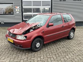 Schadeauto Volkswagen Polo 1.6 1999/10