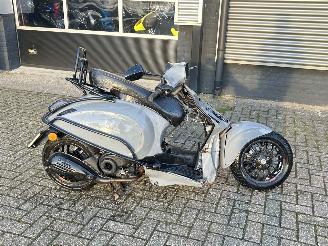 skadebil bromfiets Vespa  Primavera  Sprint 2015/3