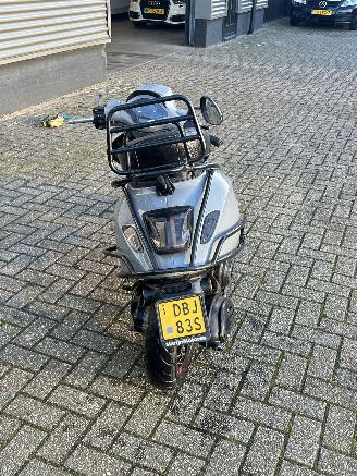 Vespa  Primavera  Sprint picture 3