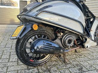 Vespa  Primavera  Sprint picture 9