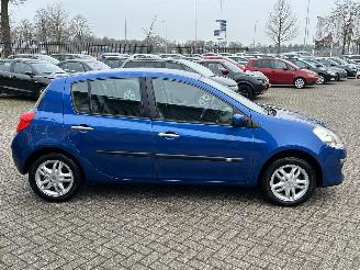 Renault Clio 1.6-16V Dynamique S Automaat picture 6