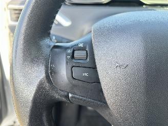 Peugeot 2008 1.2 PureTech Blue Lion picture 17