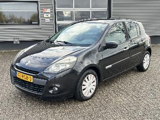 skadebil auto Renault Clio 1.5 dCi Authentique 2011/5