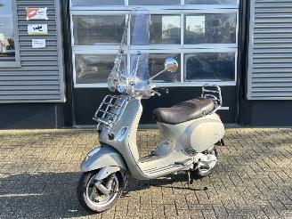 skadebil bromfiets Vespa  LX50 4T 2014/3