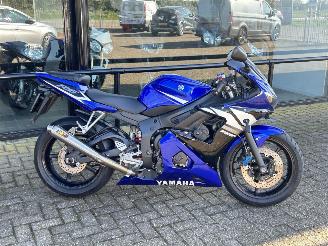 Yamaha YZF - R6  picture 2