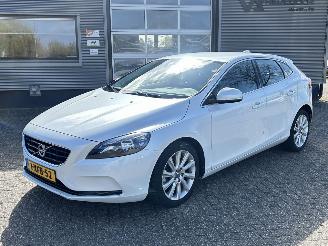 Damaged car Volvo V-40 1.6 T2 Summum 2014/7