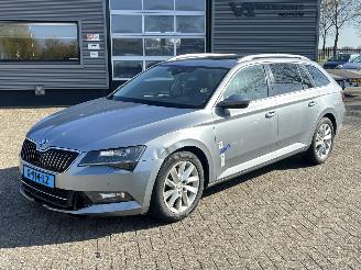 uszkodzony samochody osobowe Skoda Superb Combi 2.0 TDI Style Business 2019/10
