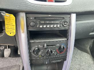 Peugeot 207 CC 1.6 VTi picture 16
