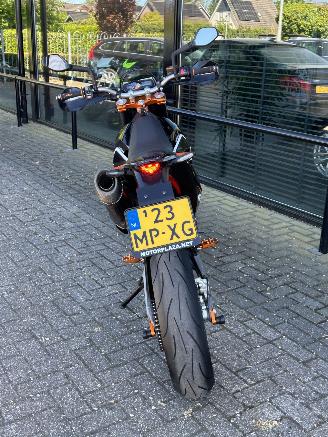 KTM 690 SMC R picture 4