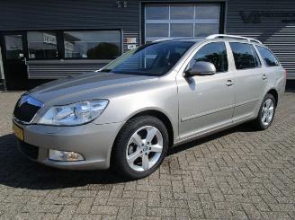 krockskadad bil auto Skoda Octavia Combi 1.2 TSI Elegance 2012/1